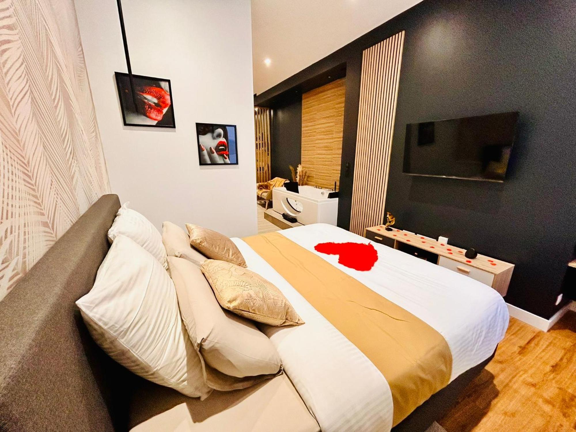 Suite Cosy Jacuzzi Troyes - Secrets D'Ana Esterno foto